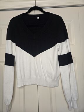 Black White Chevron Colorblock Sweater V Neck Cropped Medium